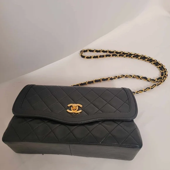 Chanel Black Quilted Leather Shoulder Bag - Picture 6 of 15